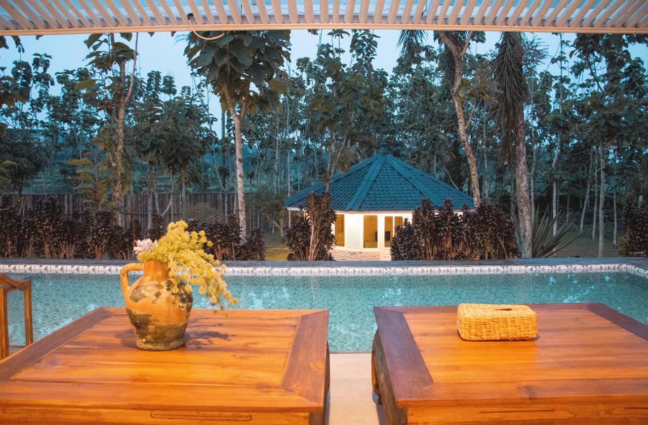 Villa Andante By The 100 Bogor